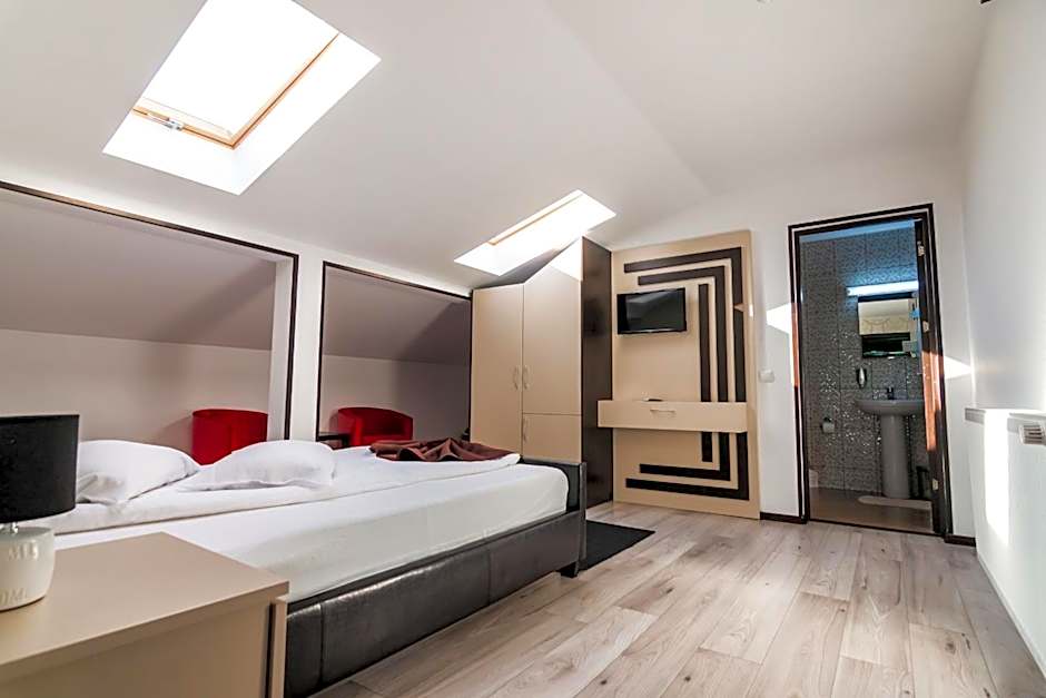 Foto 1 de 8 de Budget