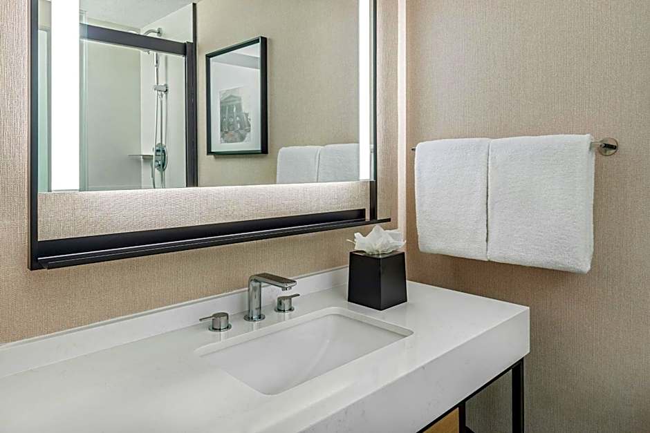 Sheraton Commander Hotel