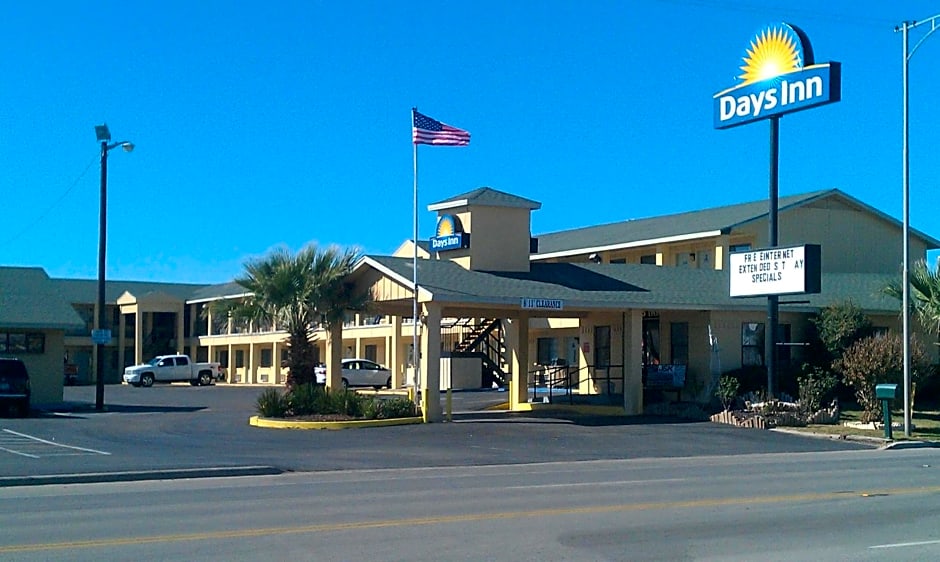 Days Inn by Wyndham Snyder