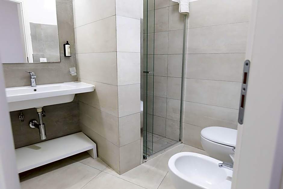 White 1903 - Rooftop Pool & Luxury Rooms