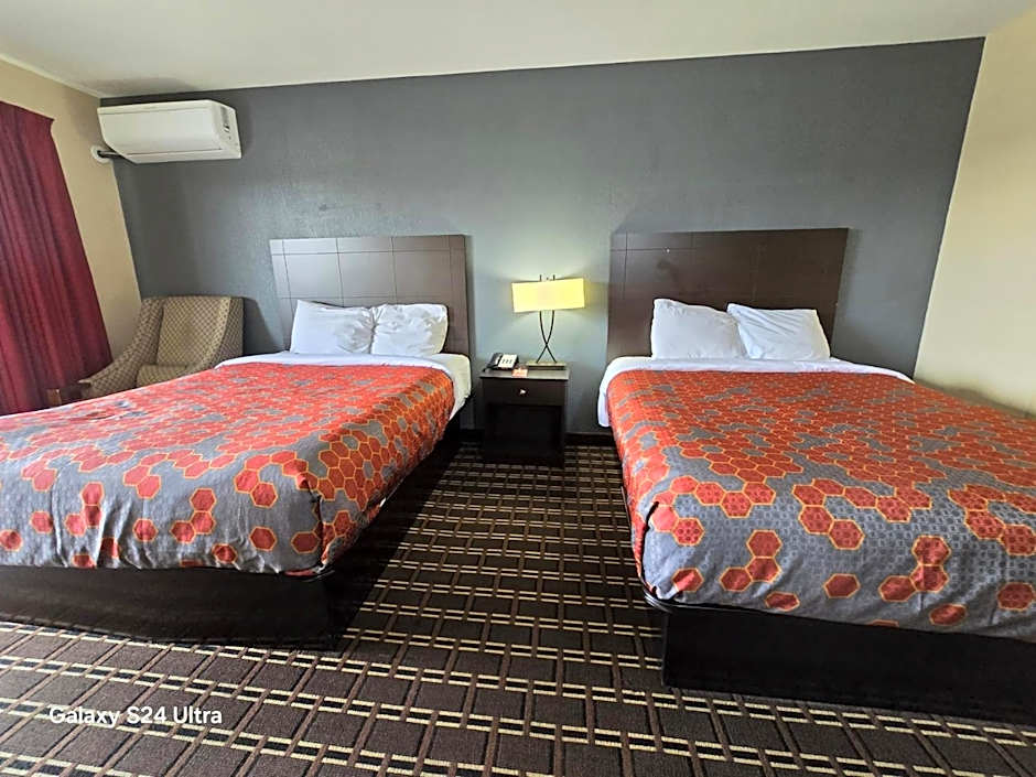 Econo Lodge Inn & Suites Mason City - Clear Lake