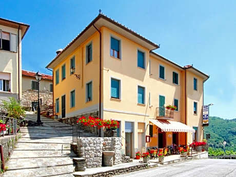 Amelia Hotel