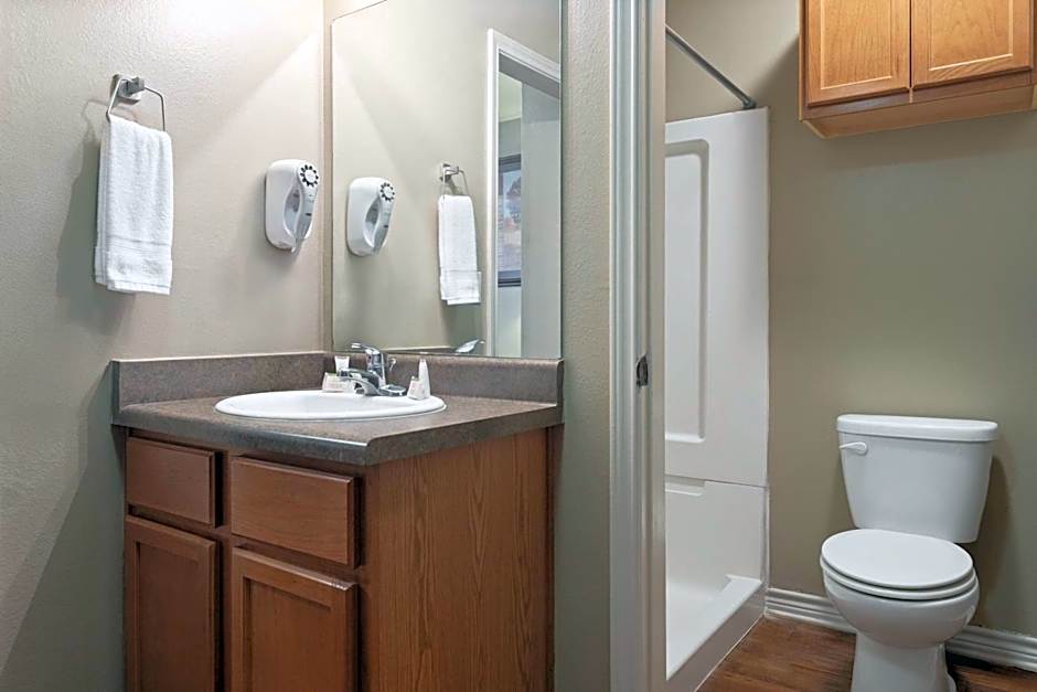 Eagle's Den Suites Carrizo Springs a Travelodge by Wyndham