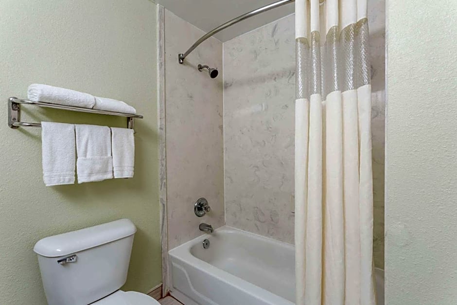 Super 8 by Wyndham Hull Street Midlothian Richmond Area
