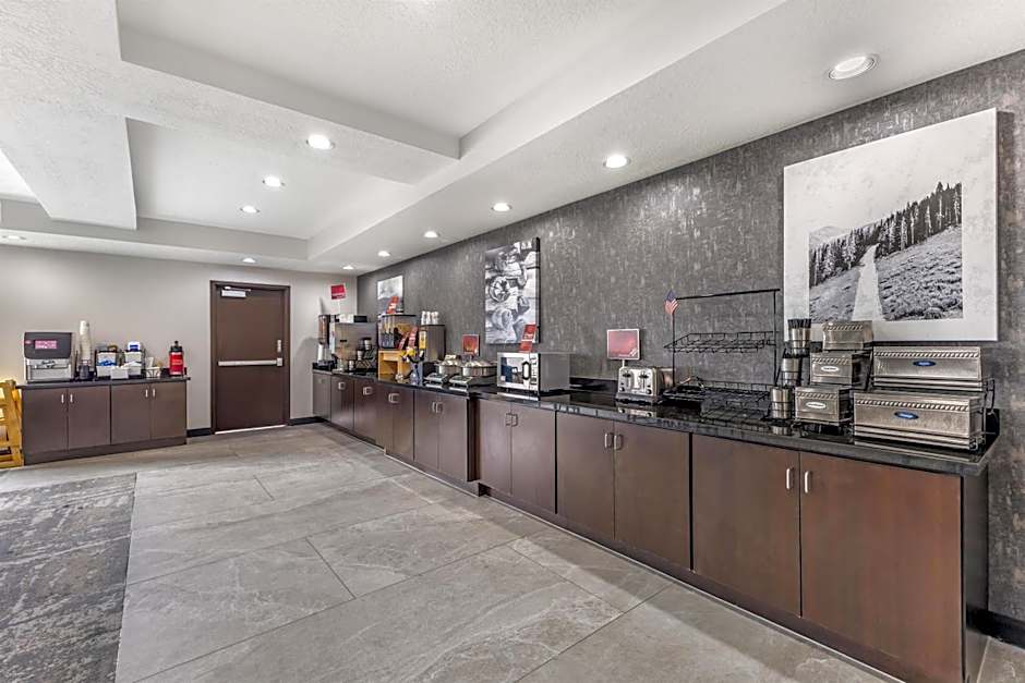 Best Western Plus Airport Inn & Suites