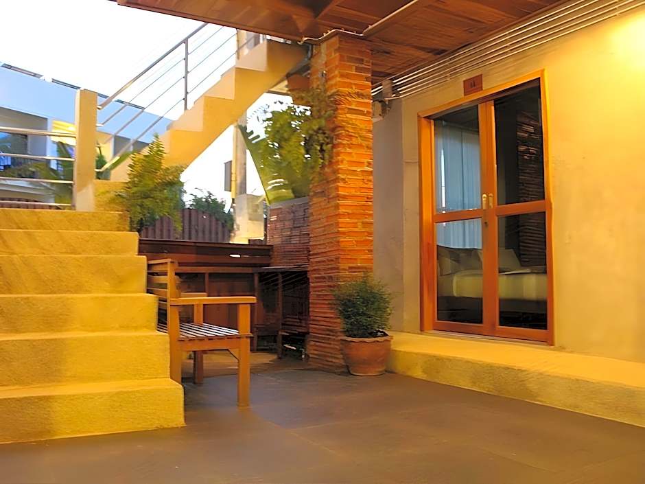 The Noi Guesthouse and Restaurant