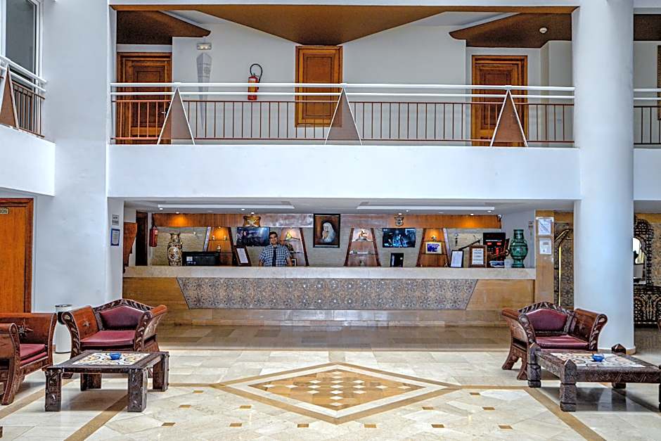 Intouriste Hôtel & Suites