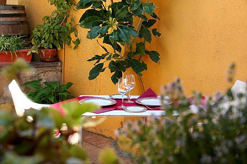 Casa Antiquary - Albergue Turístico