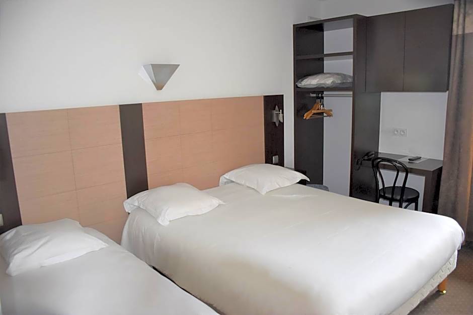 Photo 1 of 5 of Triple Room