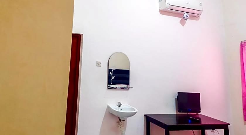 RedDoorz @ Makarios Hotel Poso