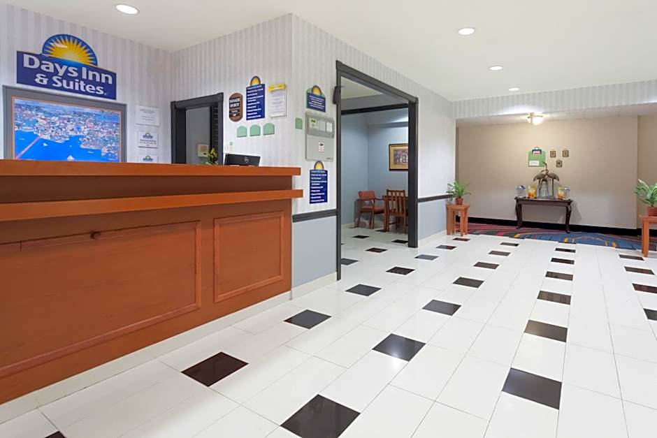 Days Inn & Suites by Wyndham Cambridge