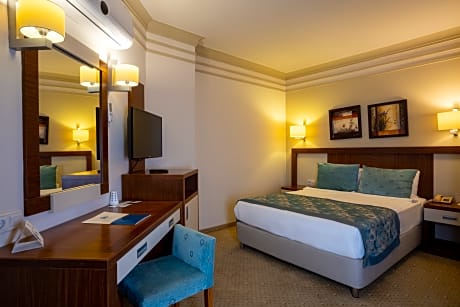 FAMILY ROOM CONNECTING ROOM