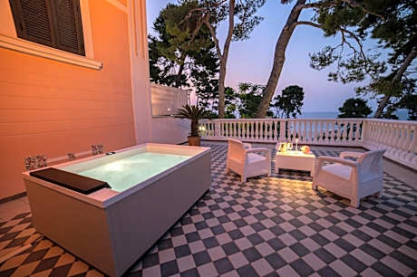 Suite with Terrace (4 Adults)