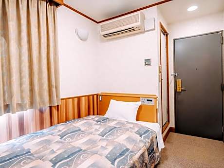 Single Room with Shared Bathroom