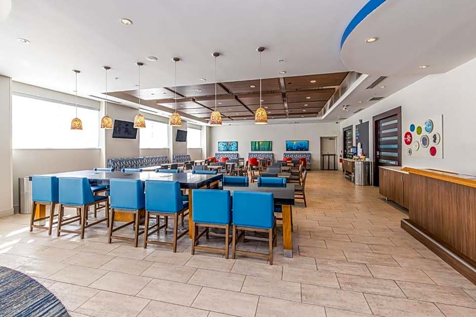 Holiday Inn Express & Suites Louisville Downtown By IHG