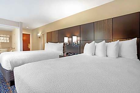Queen Room with Two Queen Beds and Bath Tub - Disability Access/Non-Smoking