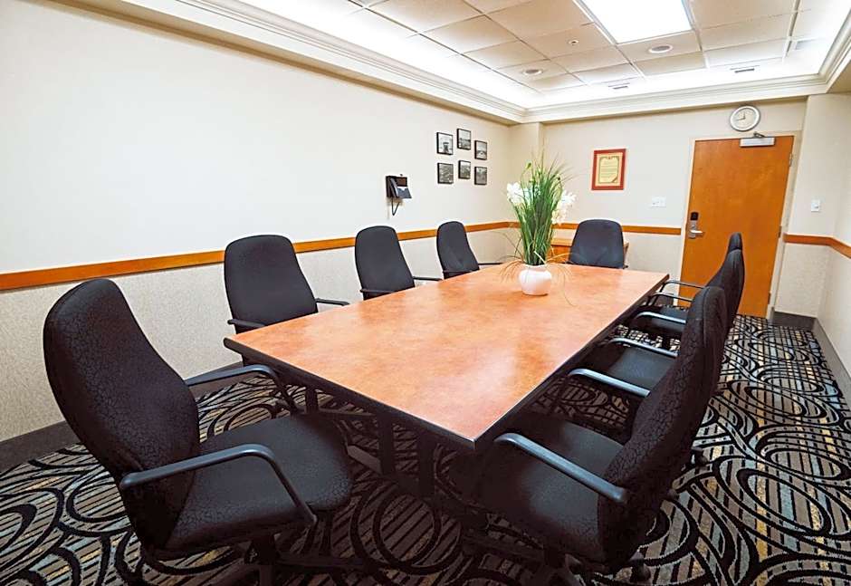 Rosslyn Inn & Suites