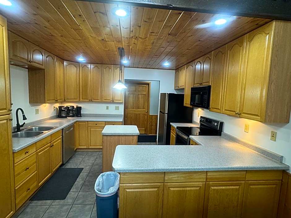 The River Condos Hot Tub Fireplace Family & Pet Friendly River Front 2 to 6 bedroom condos dock
