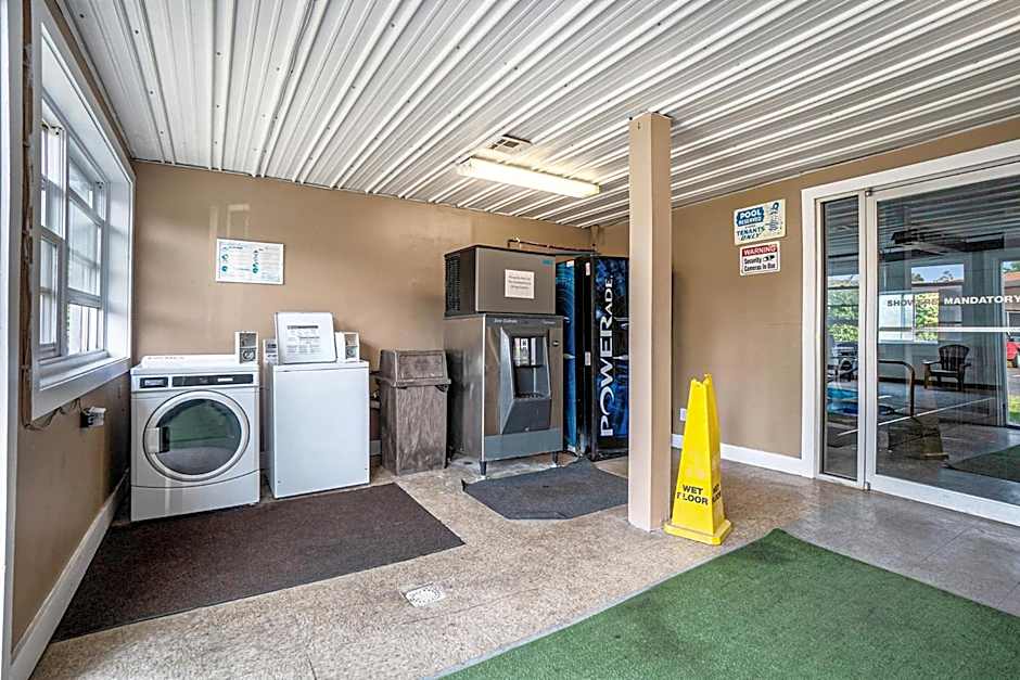 Great Lakes Inn & Suites