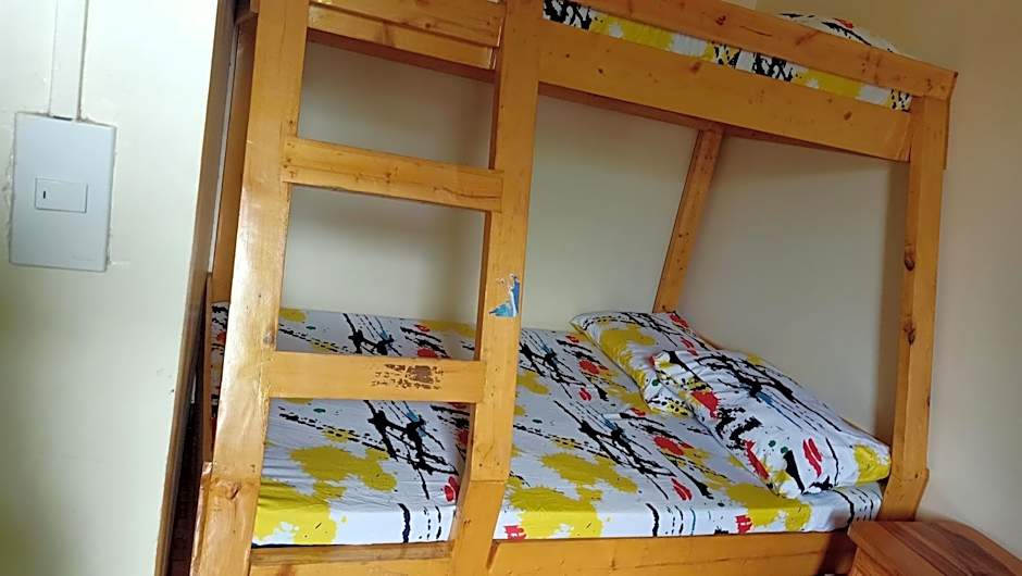 JO-ZA-NA's Hostel(bed and breakfast)