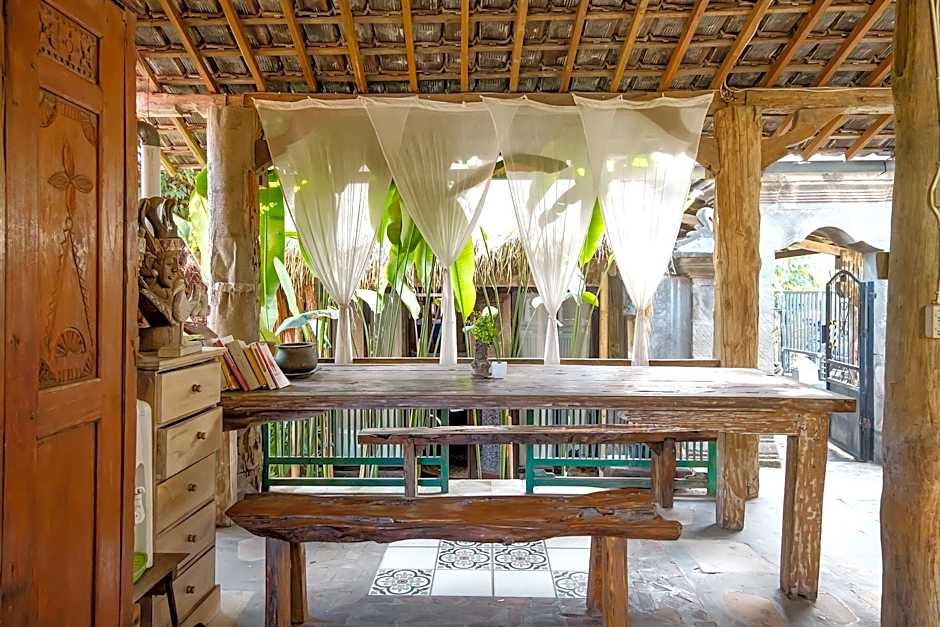 TwoSpaces Living at Wave And Chill House, Canggu
