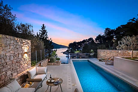 Beachfront Villa Grain of Salt with Pool