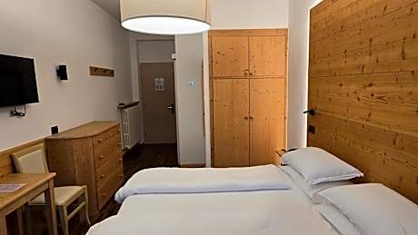 Triple Room with Balcony and Lake View