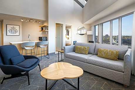1 Bedroom Executive Suite, 1 King, Sofa bed