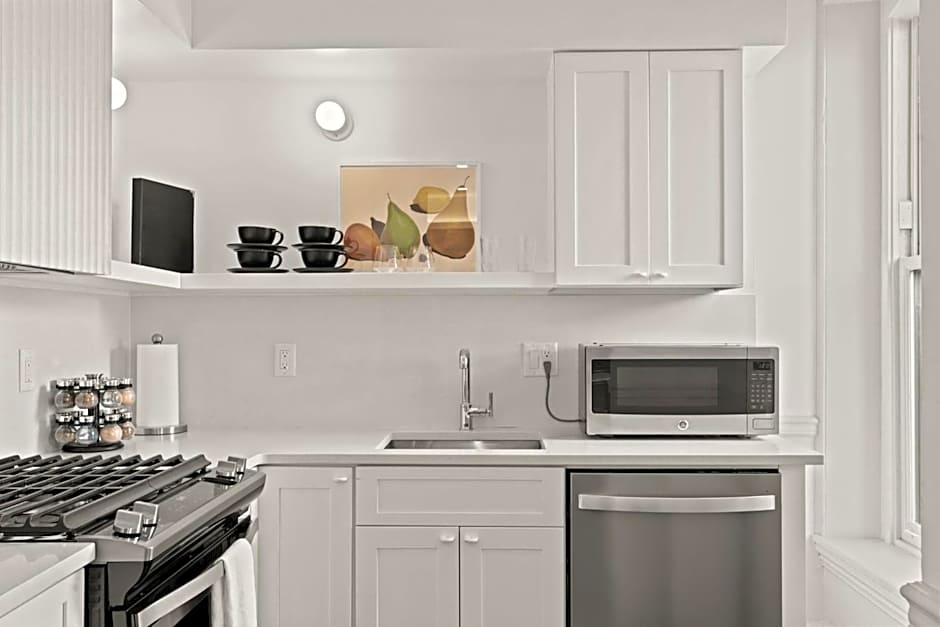 Stay Rafa At 2000 Spruce