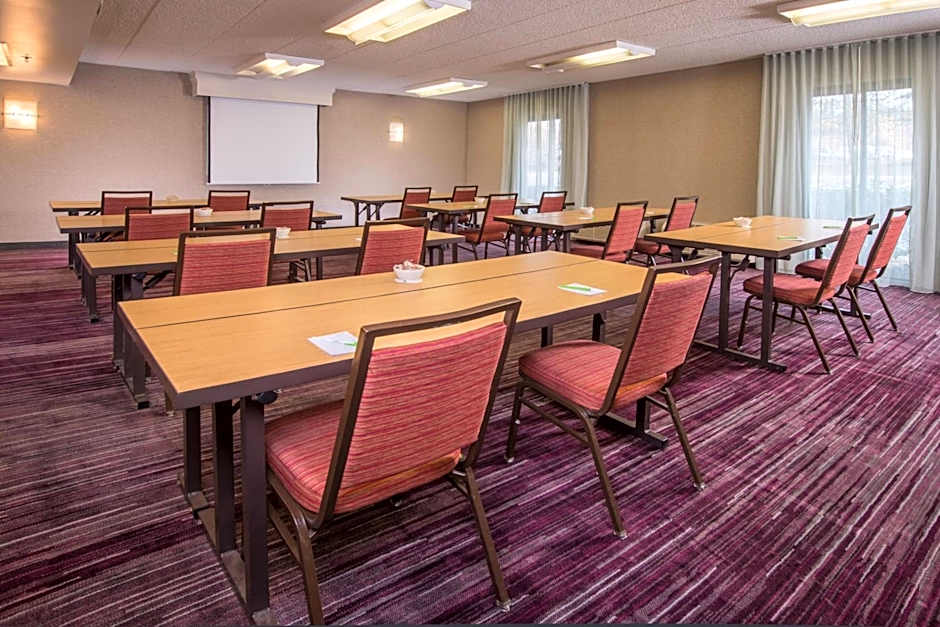 Courtyard by Marriott Fairfax Fair Oaks