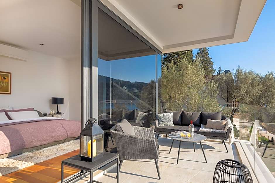 Beachfront Villa Grain of Salt with Pool