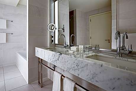 1 Bedroom Executive Suite, 1 King, Sea view, High floor