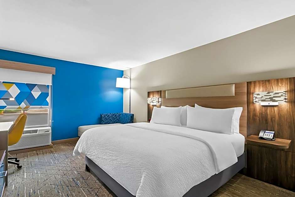 Holiday Inn Express & Suites Joplin Southeast by IHG