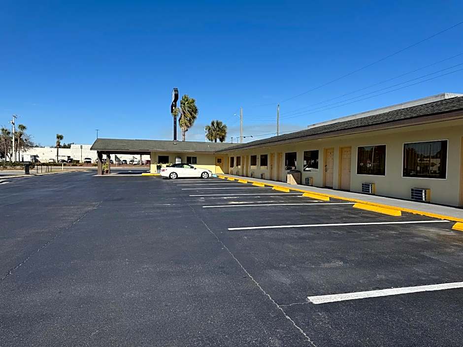 Driftwood Inn - Lake City