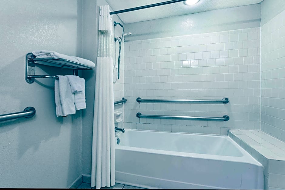 Travelodge by Wyndham Winchester