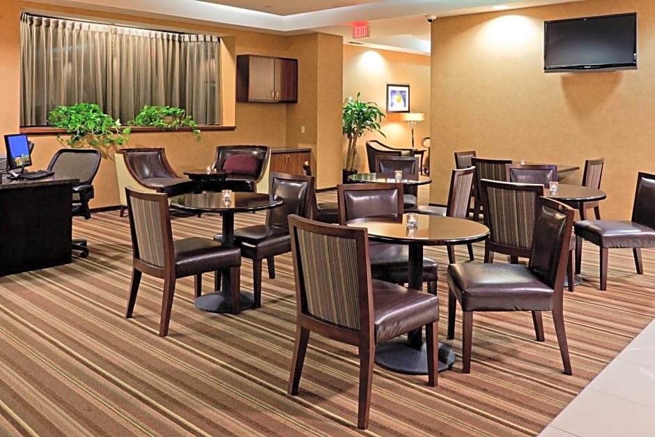 Armoni Inn & Suites