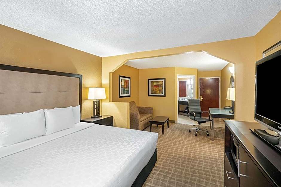 La Quinta Inn & Suites by Wyndham Hot Springs
