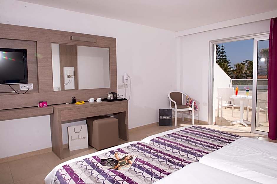 New Famagusta Hotel & Suites