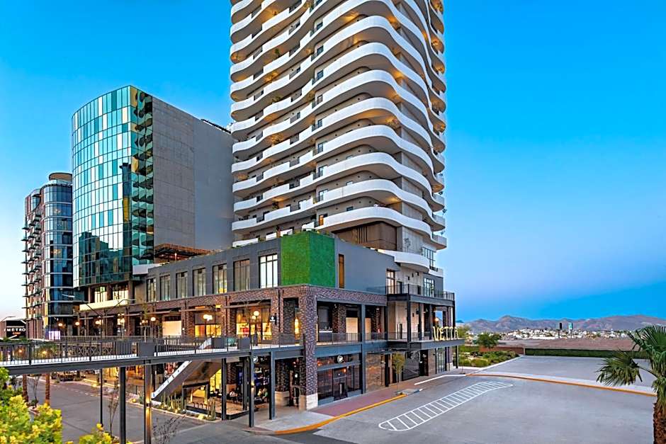 VETTA, DISTRITO UNO, AUTOGRAPH COLLECTION