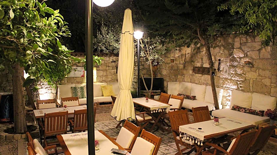 Lilyum Alaçatı - Taş Ev