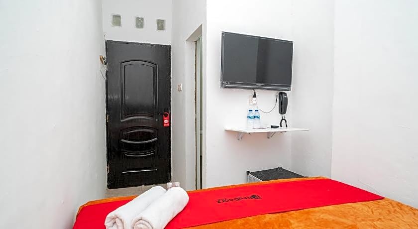 RedDoorz @ Aralia Harapan Indah