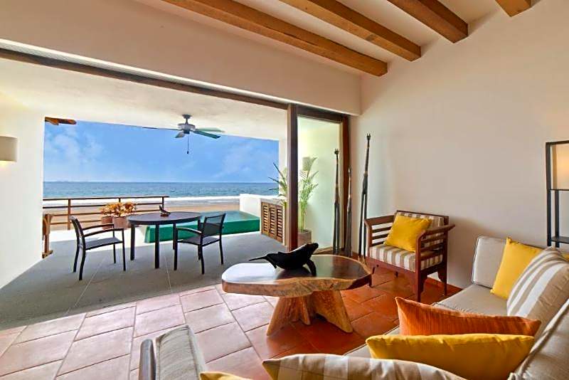 Marea Beachfront Villas