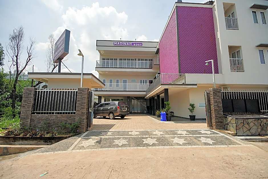 Super OYO 270 Madinah Residence Syariah