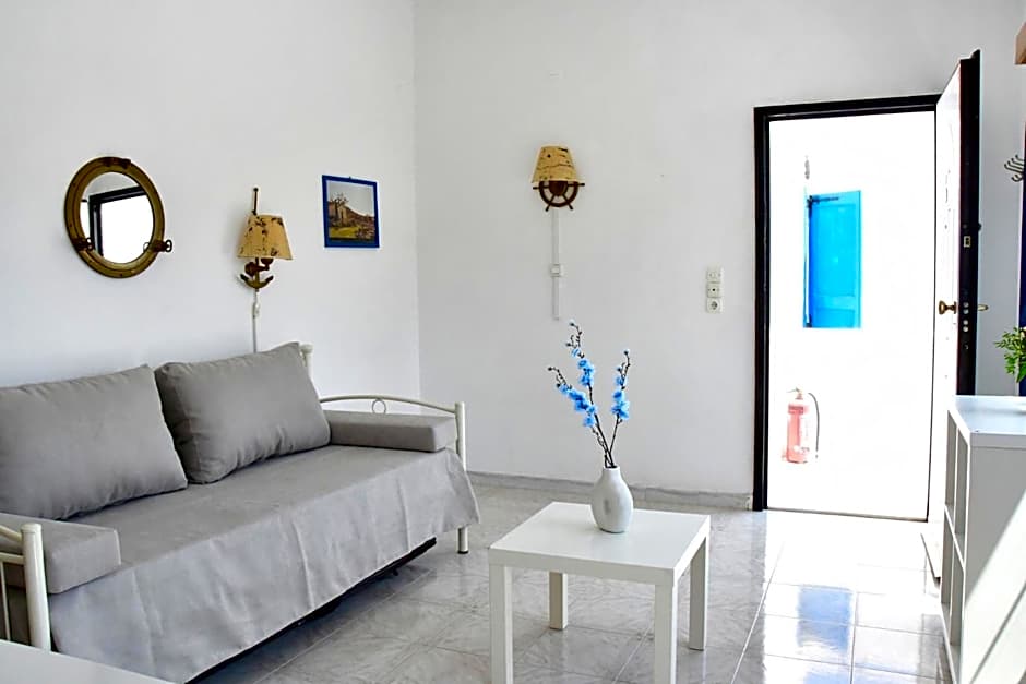 Blue Dolphin Studios and Apartment