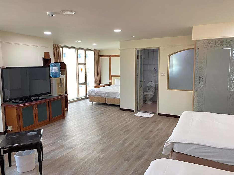 Enjoy Square Hotel