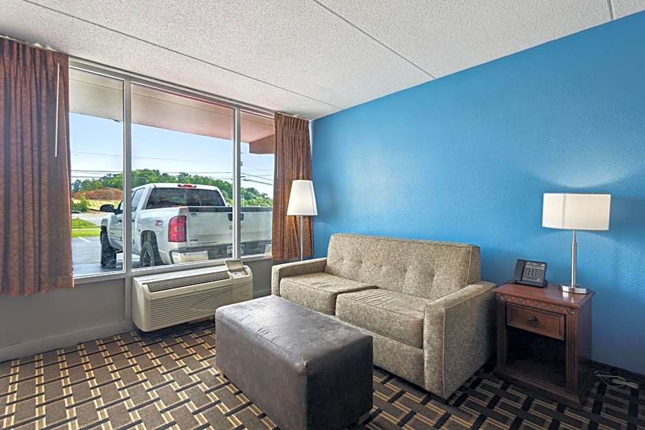 Relax inn by OYO Greeneville Near Hwy US-321