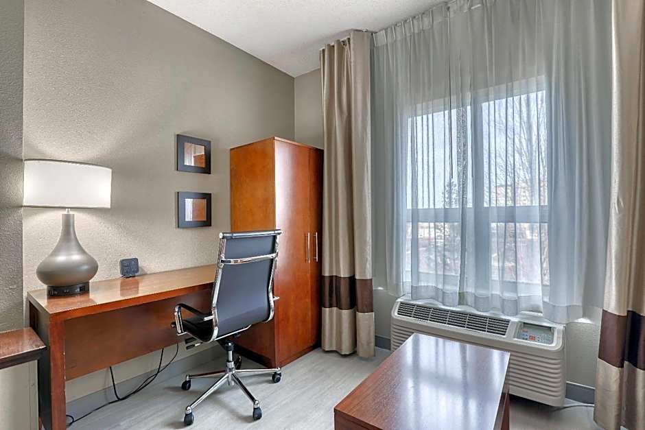 Comfort Suites Madison West - Middleton