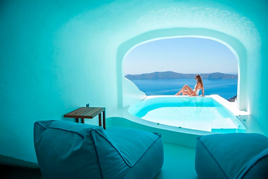 Sun Rocks Boutique Hotel - Caldera View Suites & Sunset Dining Experience