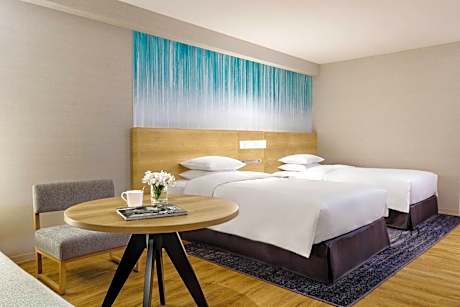 Superior Twin, Guest room