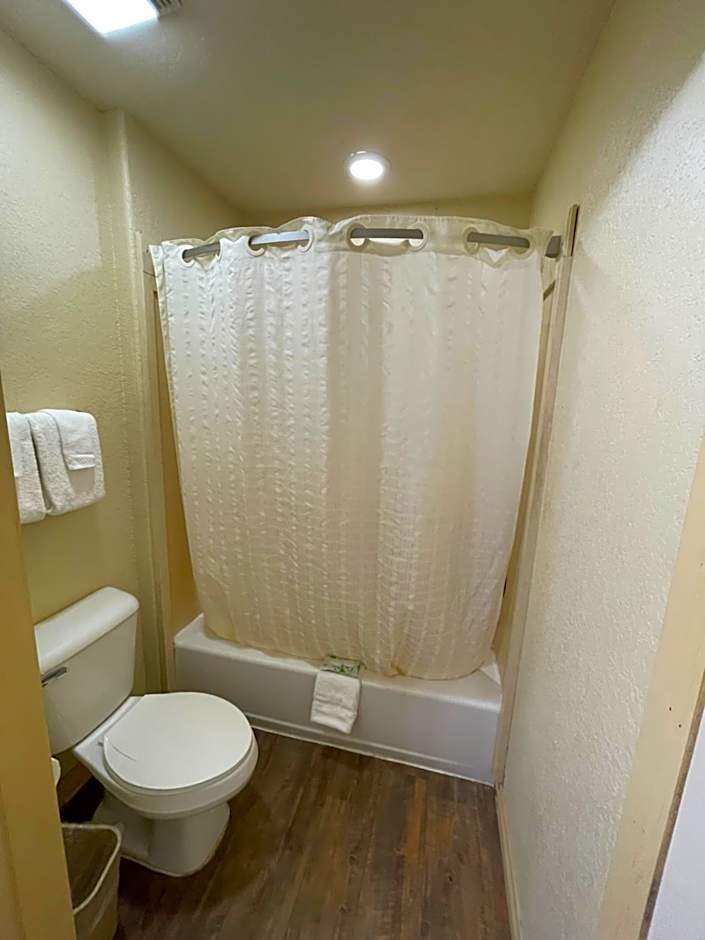 Kenedy Inn and Suites